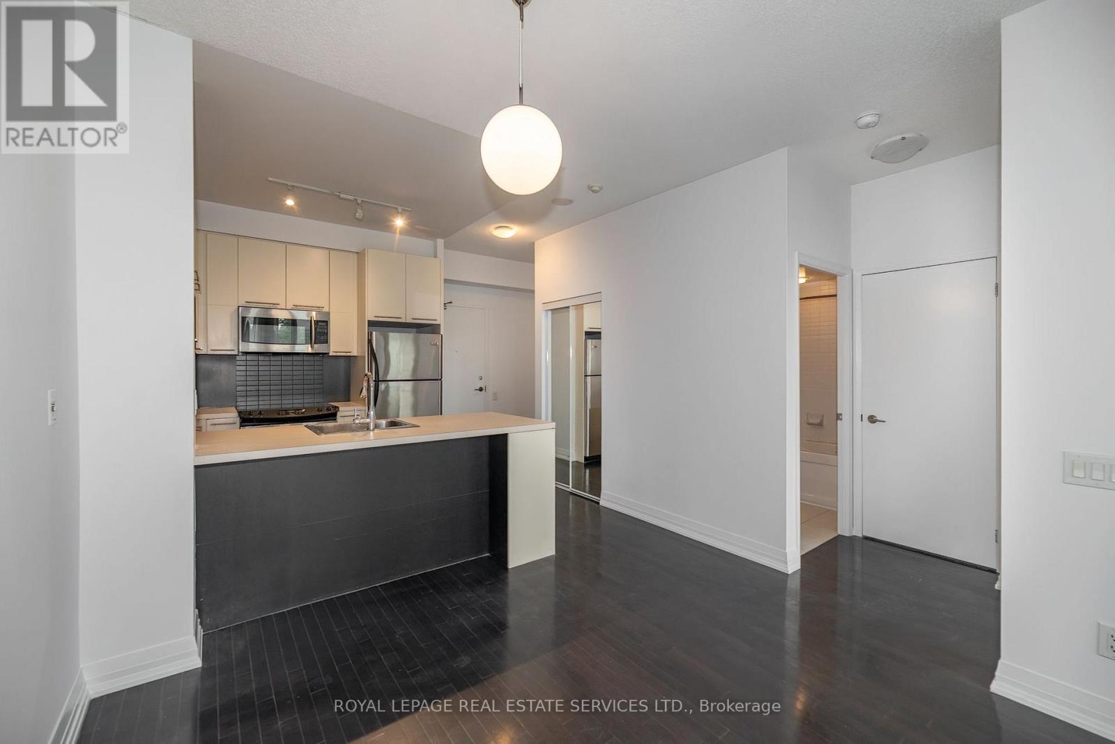 #603 25 CARLTON STREET - 4