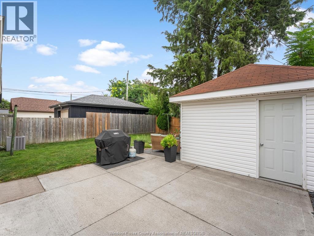 2220 LINCOLN ROAD - 23