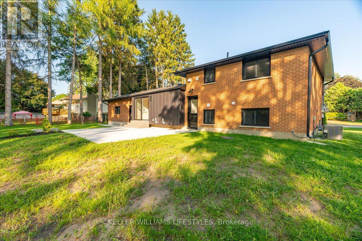 572 CHURCHILL CRESCENT - 42