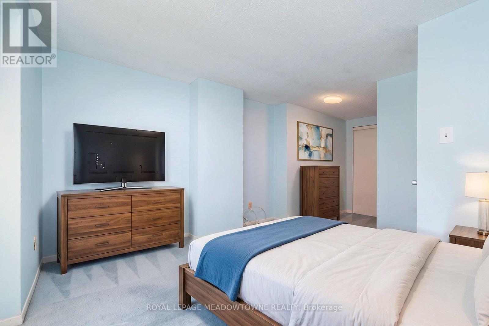 #30 59 KENNINGHALL BOULEVARD - 21