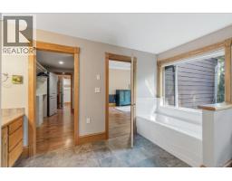 1205 Spider Lake Rd, Qualicum Beach, BC V9K2L7 Photo 22