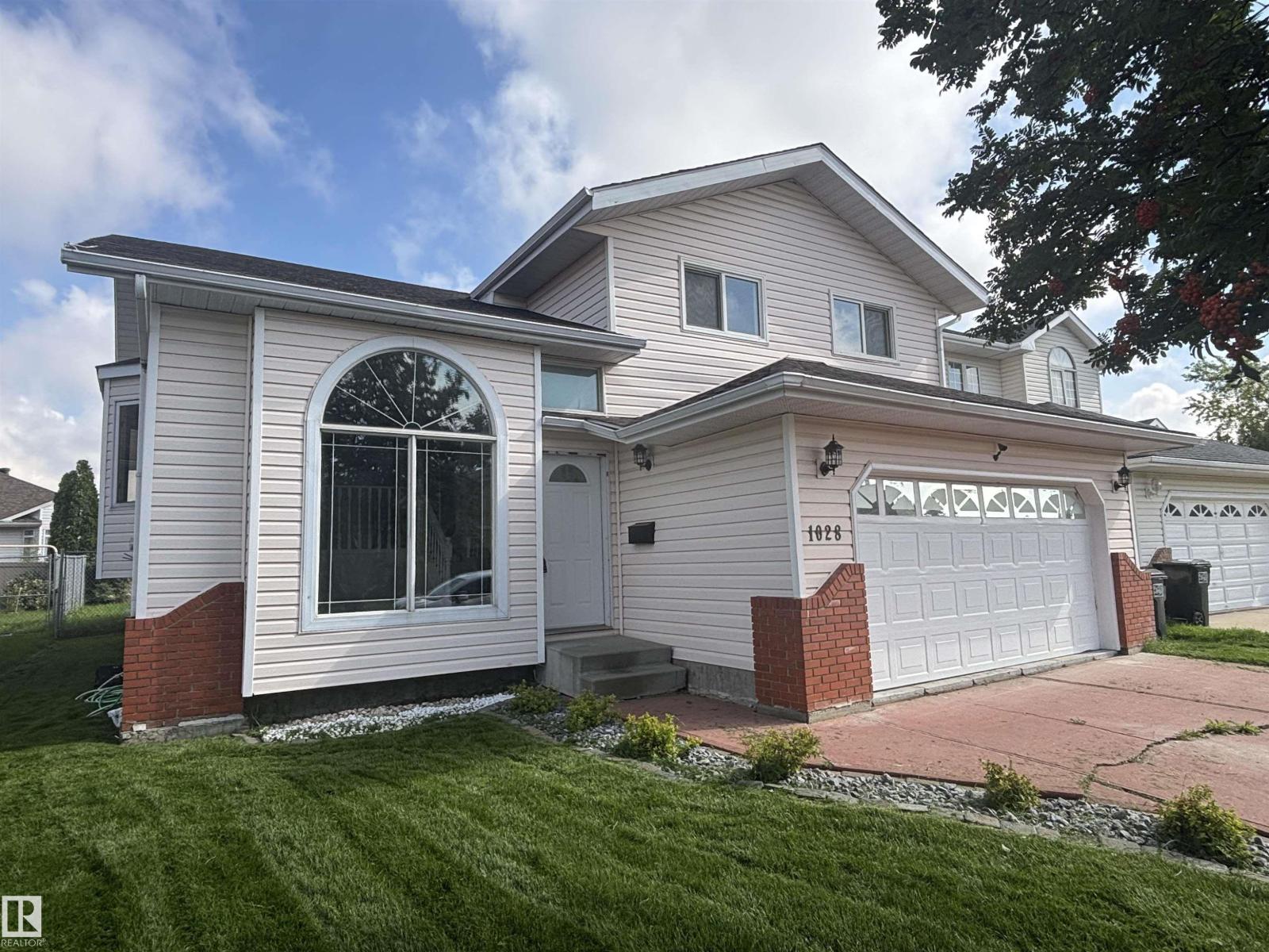 1028 James Crescent NW
