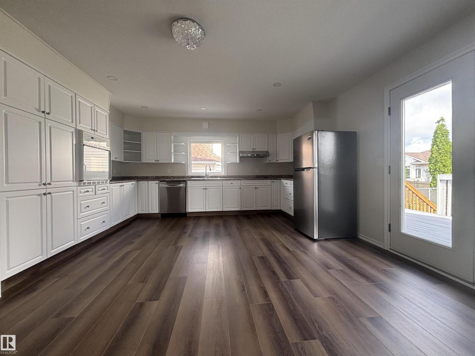1028 James Crescent NW - Photo 38