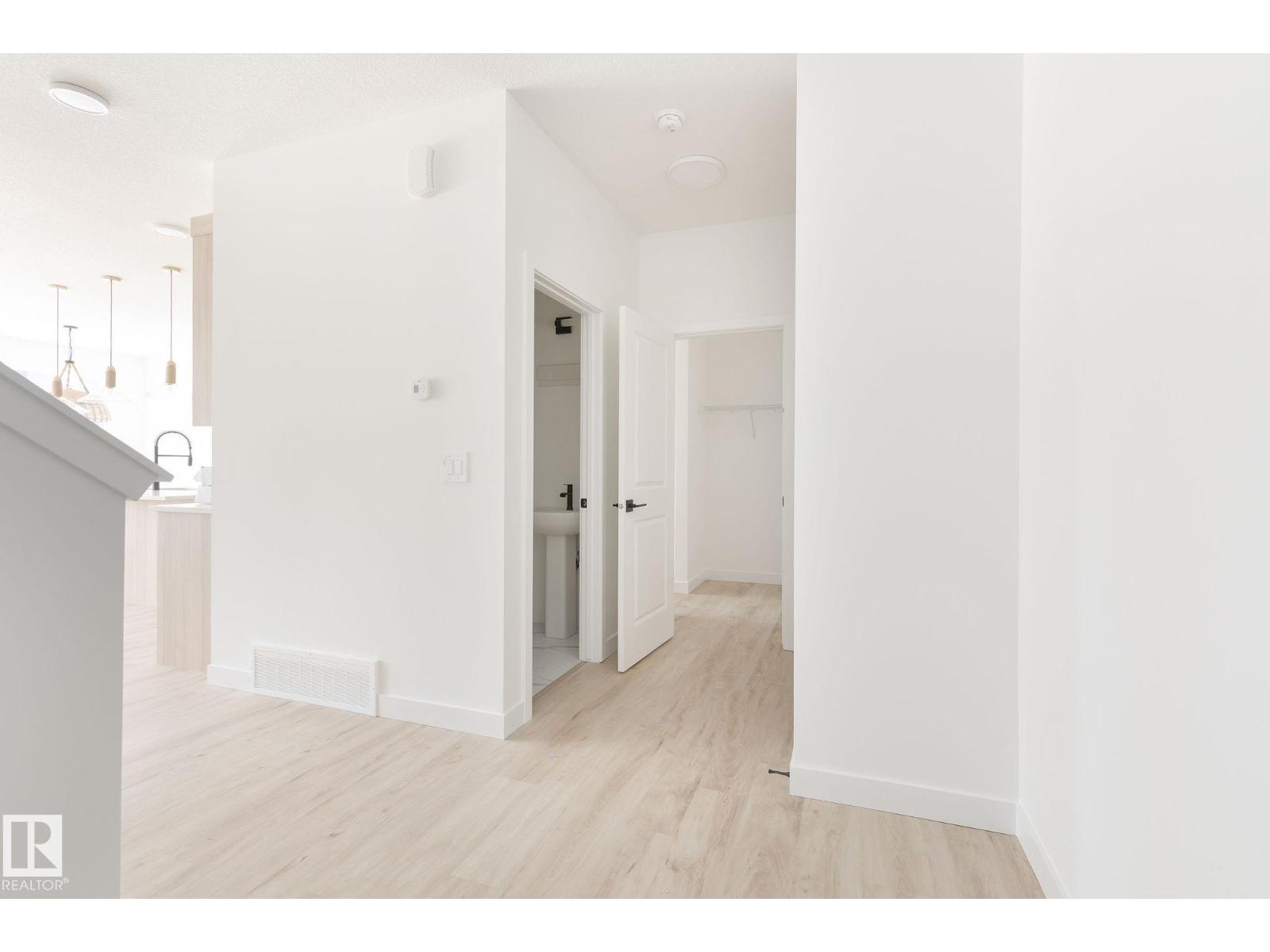20723 40 AV NW - 5