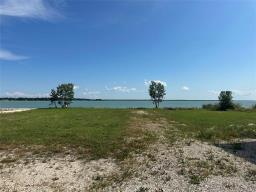 3 Night Swimming Drive, Lake Manitoba Narrows, MB R0L1S0 Photo 17
