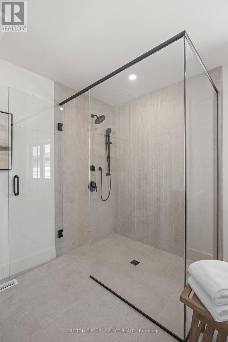 1906 FOUNTAIN GRASS DRIVE - Image 32