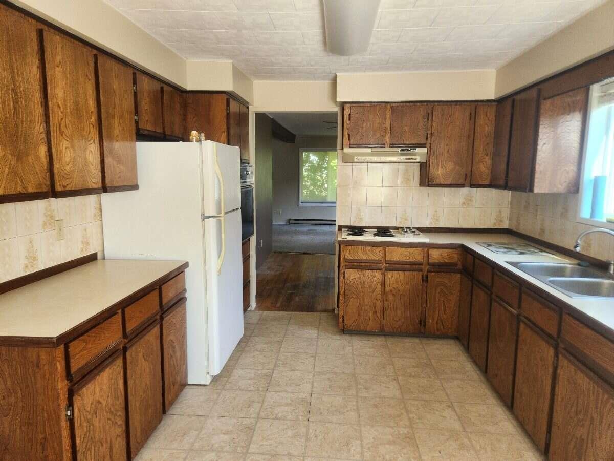10330 COOPER ROAD, Mission