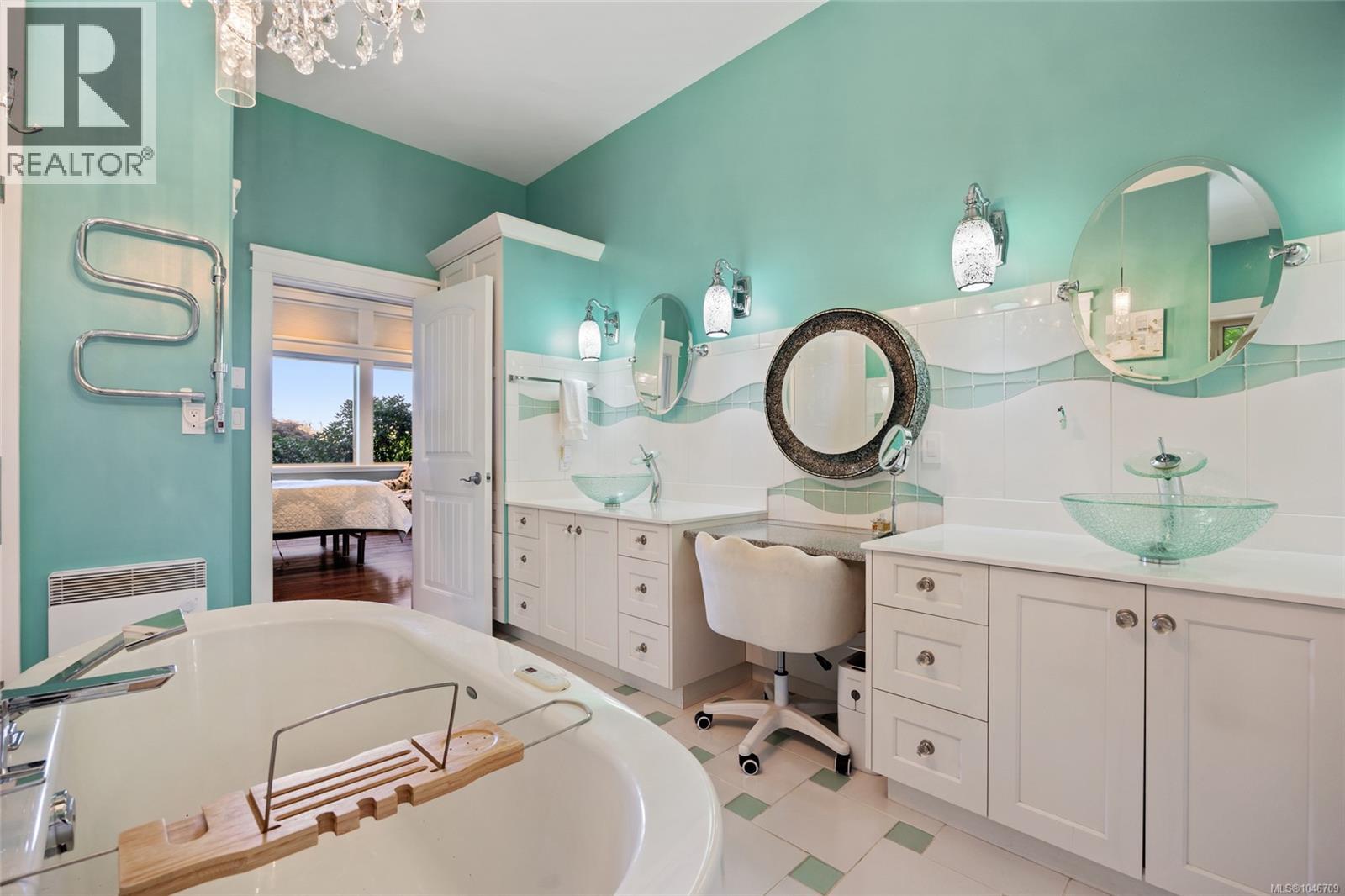 3943/3941 Marine Dr - Image 31