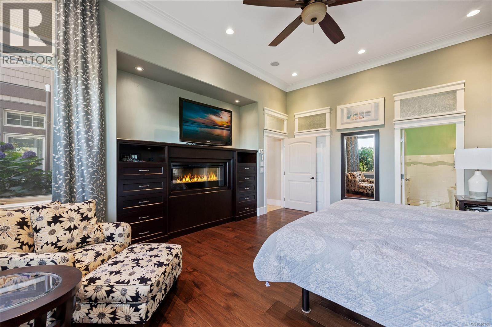 3943/3941 Marine Dr - Image 29