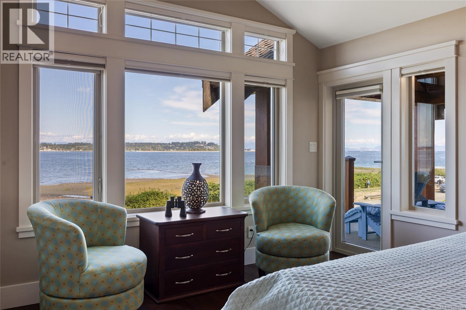 3943/3941 Marine Dr - 41