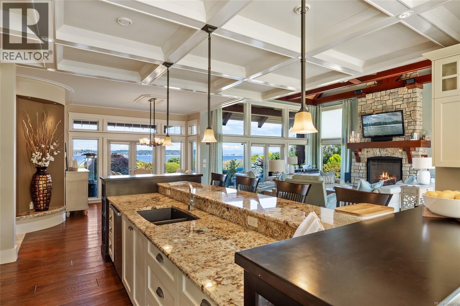 3943/3941 Marine Dr - Image 23