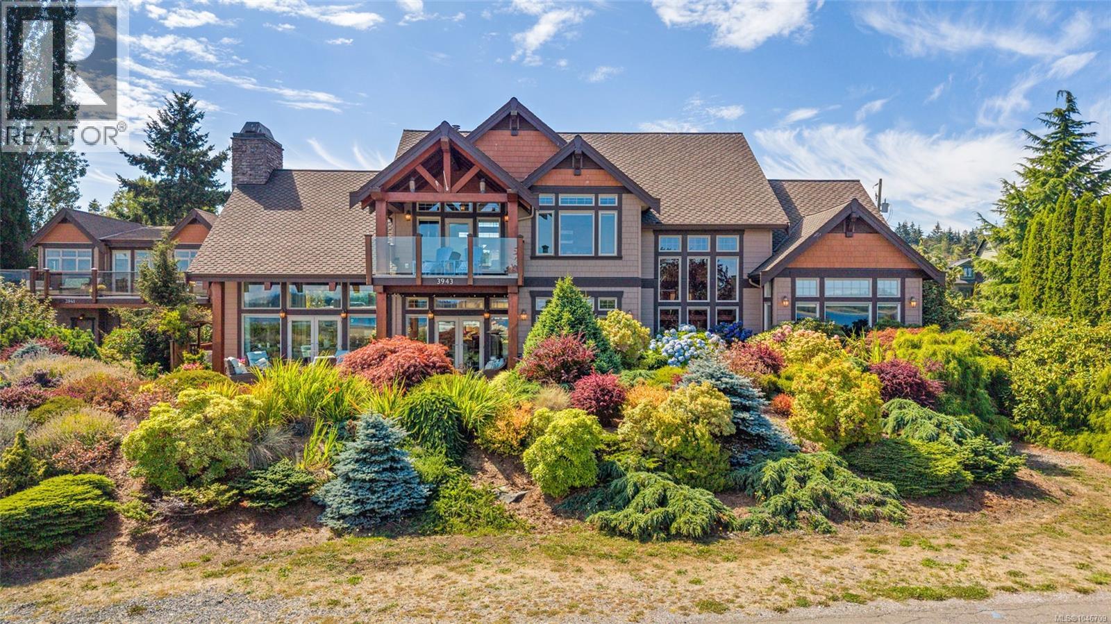 3943/3941 Marine Dr - 1