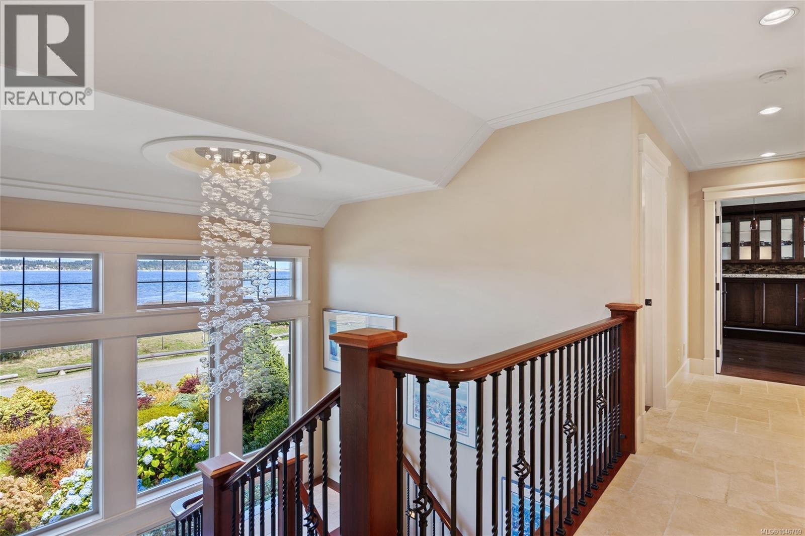 3943/3941 Marine Dr - 40