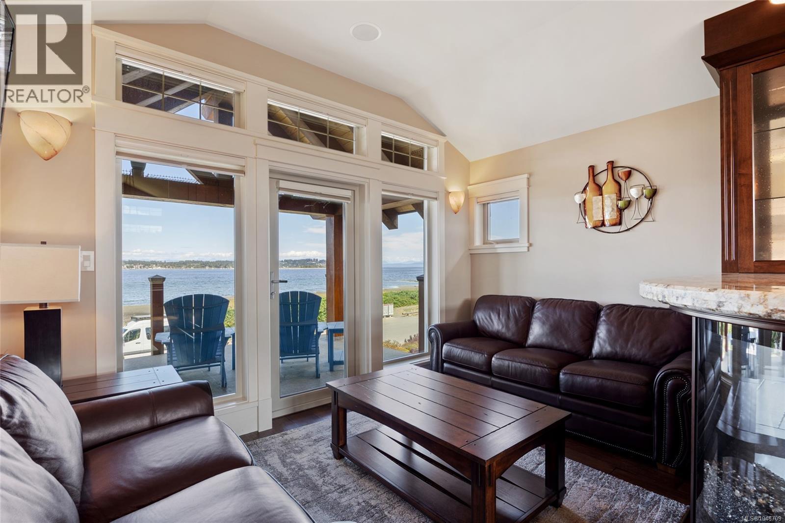 3943/3941 Marine Dr - 45