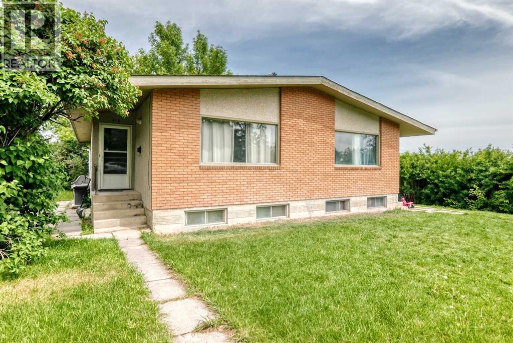 416 416418 33 Avenue Northeast