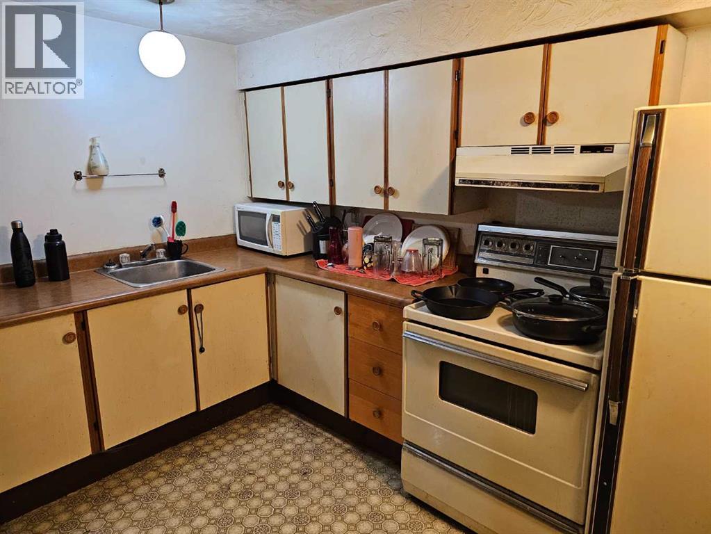 416/418 33 Avenue NE - 34