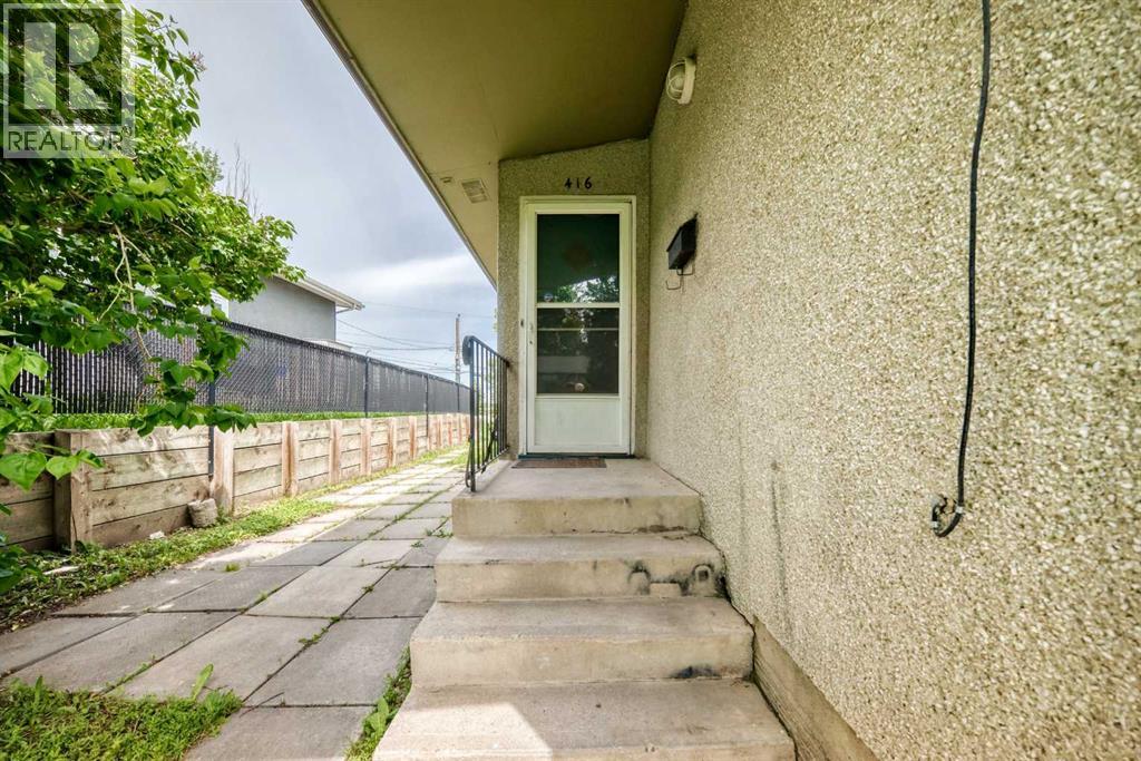 416 416418 33 Avenue Northeast