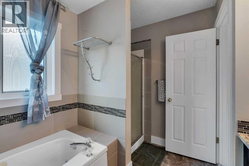229 22 Avenue Northeast - Photo 15