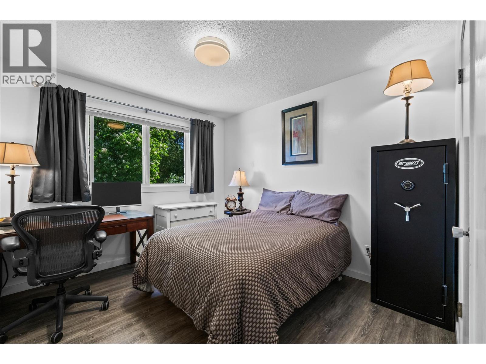 992 Grenfell Court - Image 13