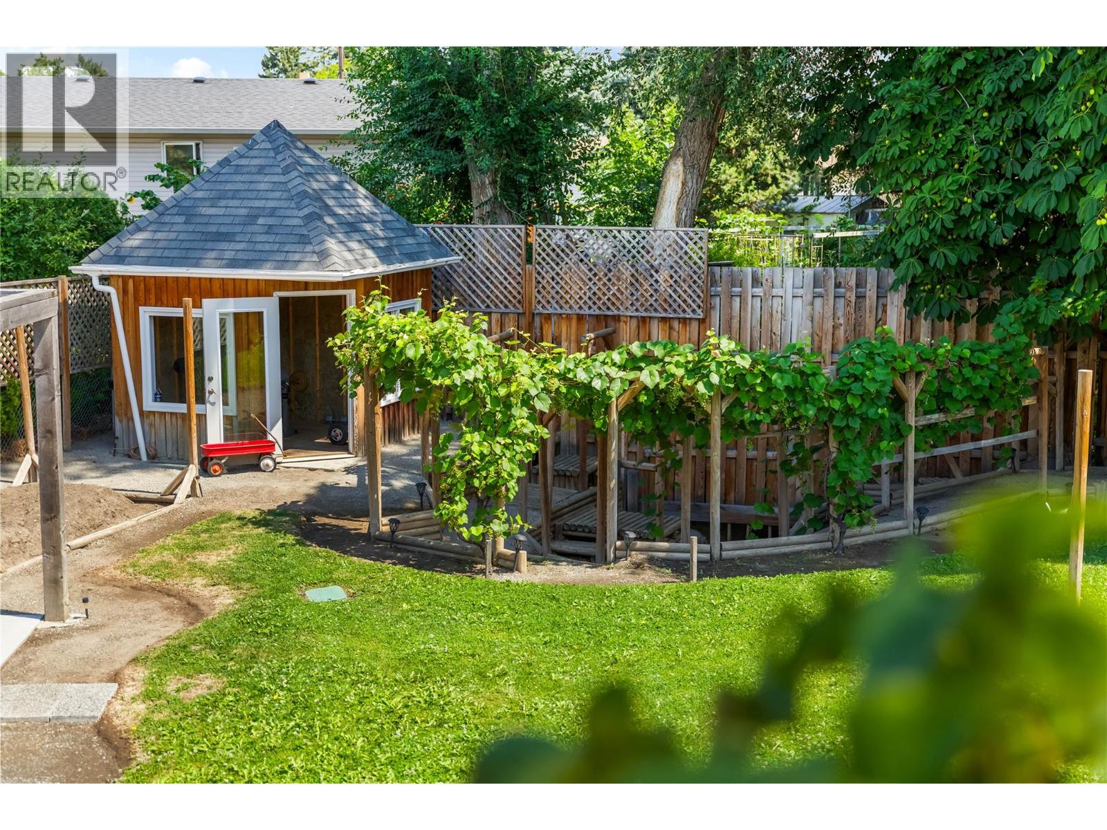 992 Grenfell Court - 52