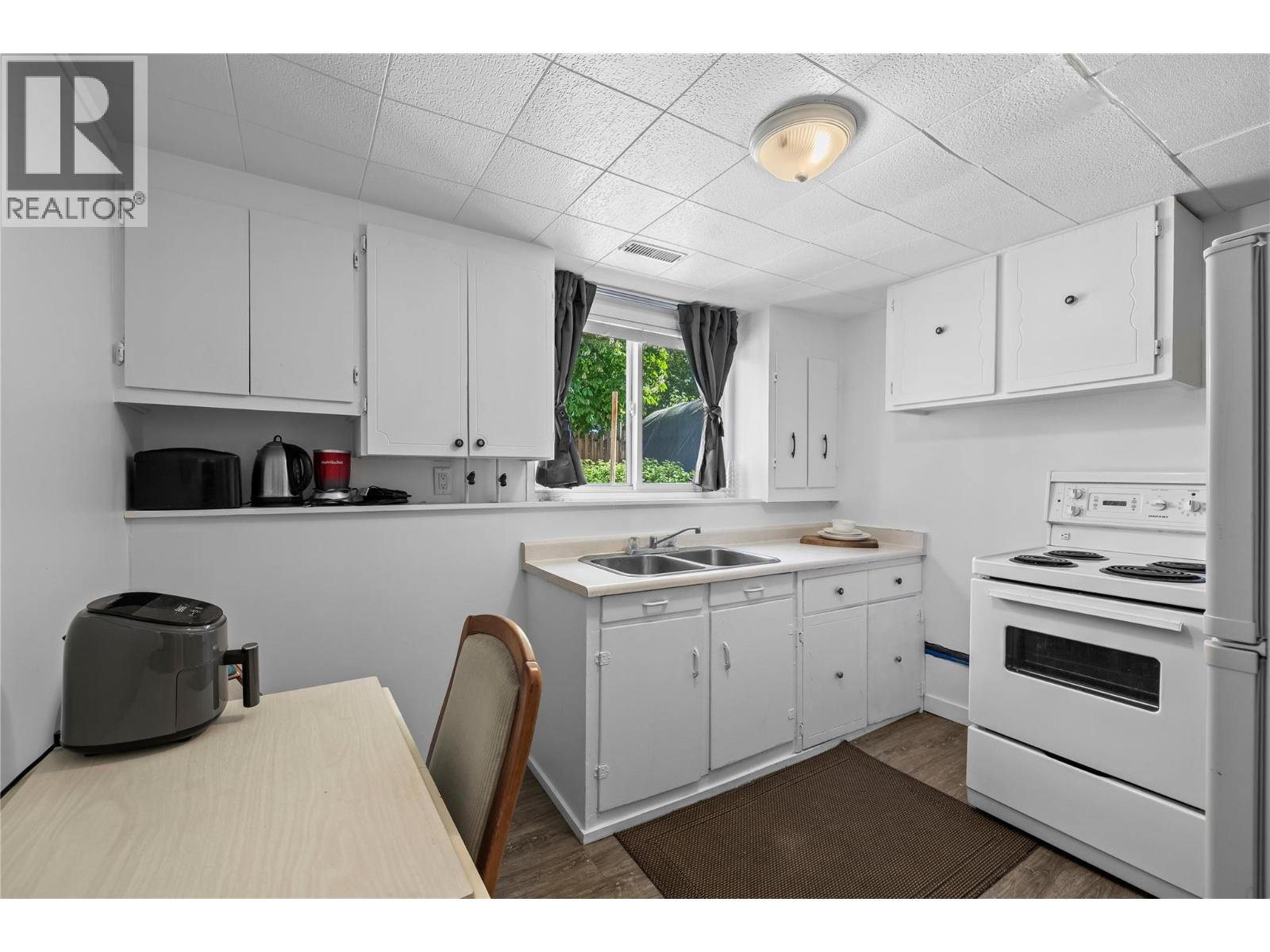 992 Grenfell Court - Image 18