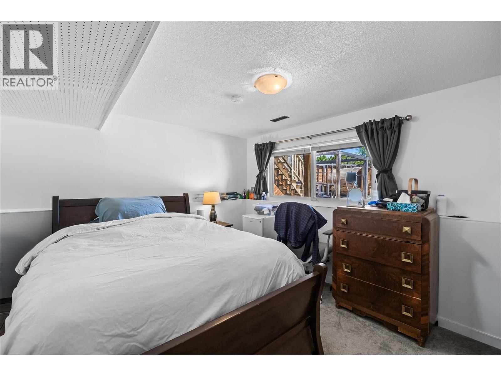 992 Grenfell Court - 21