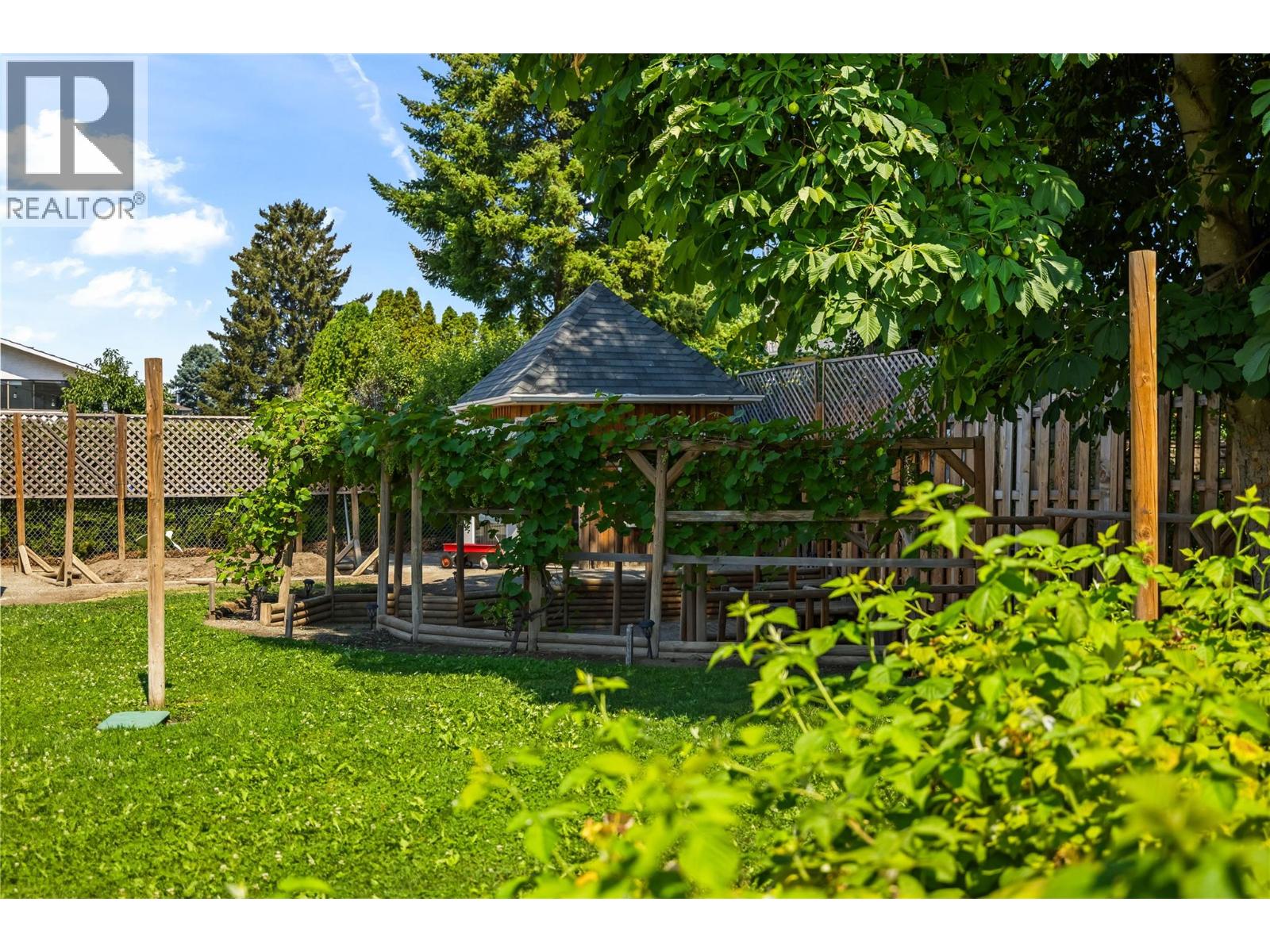 992 Grenfell Court - 40