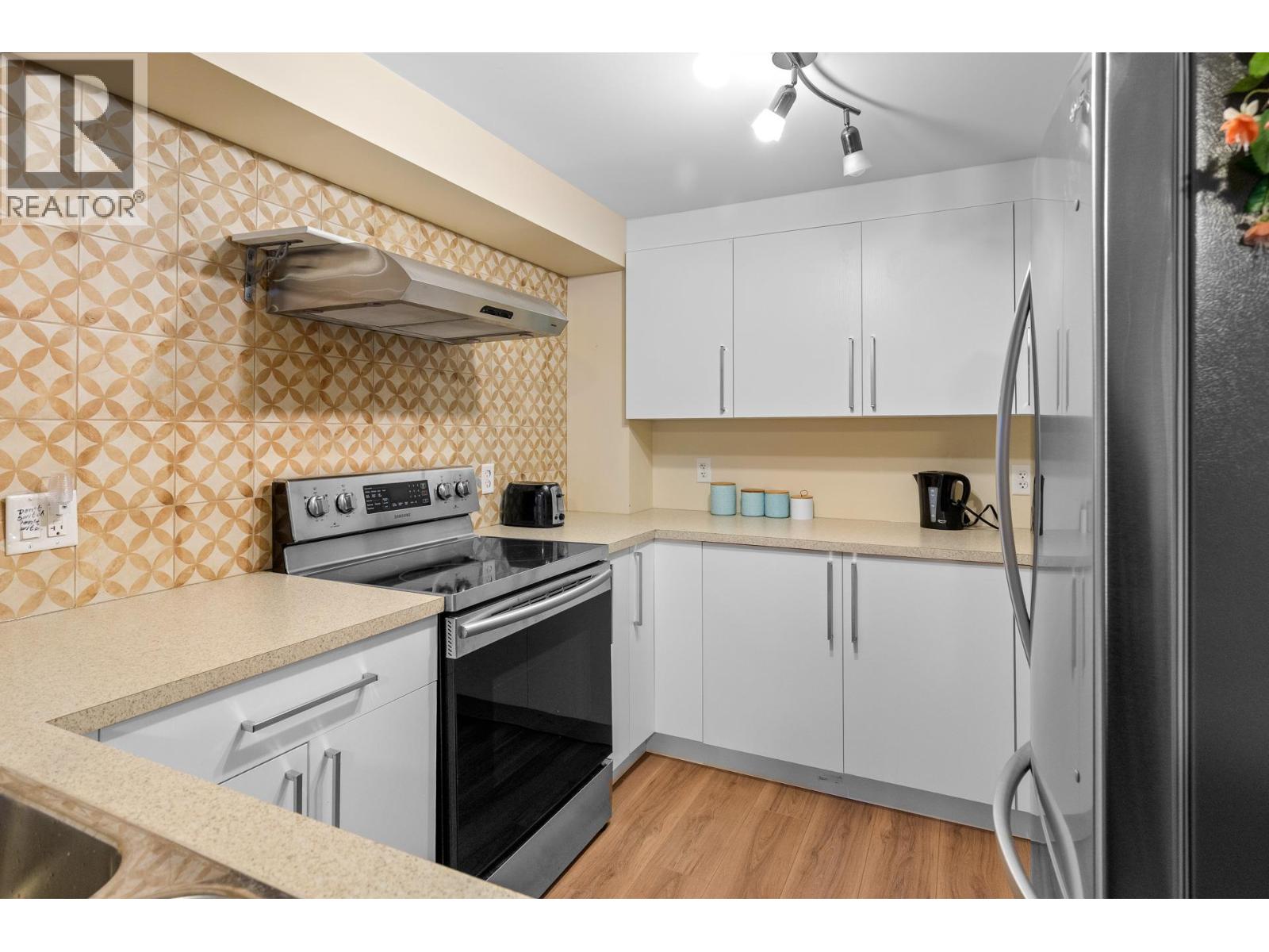 1084 Westside Road S - 20