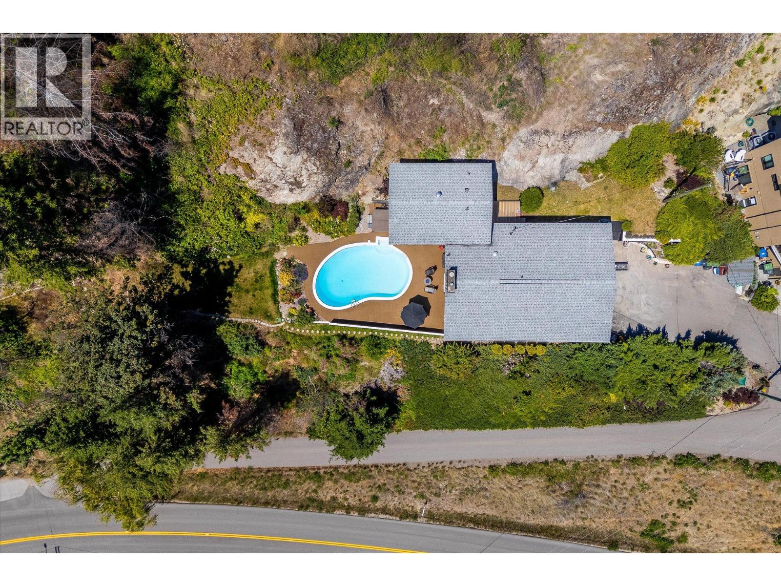 1084 Westside Road S - 50