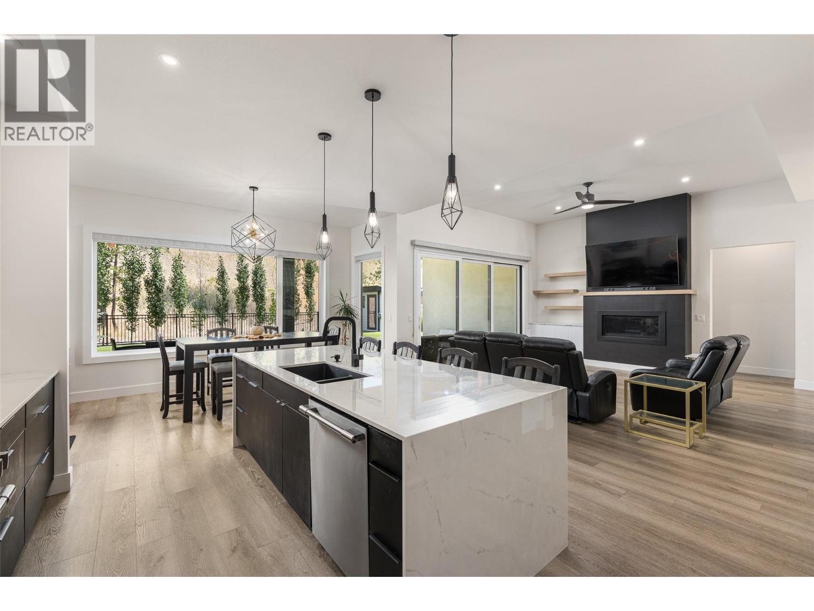 10245 Beacon Hill Drive, Lake Country