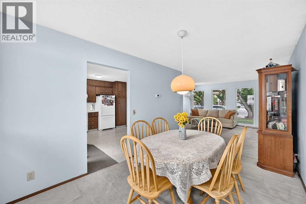 11 rundlemere Place NE - 10