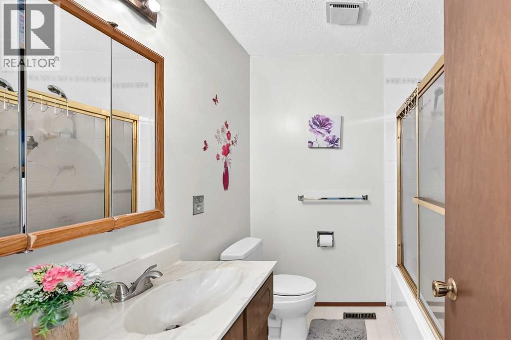 11 rundlemere Place NE - 25