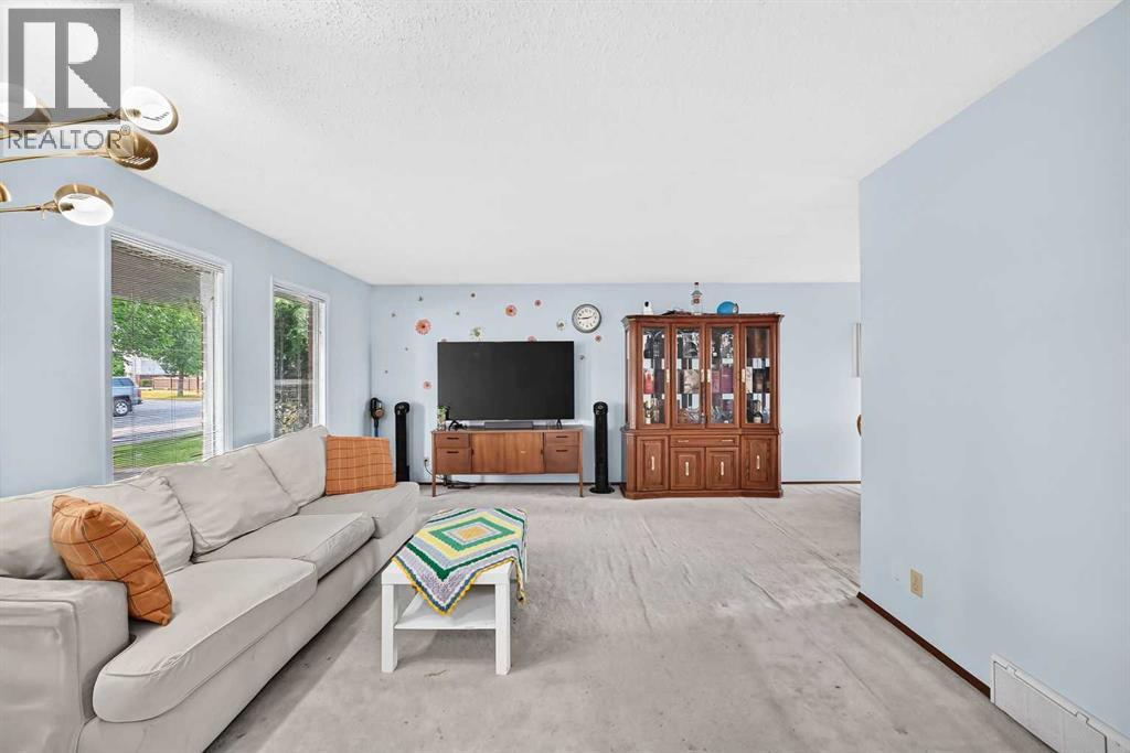 11 rundlemere Place NE - 4