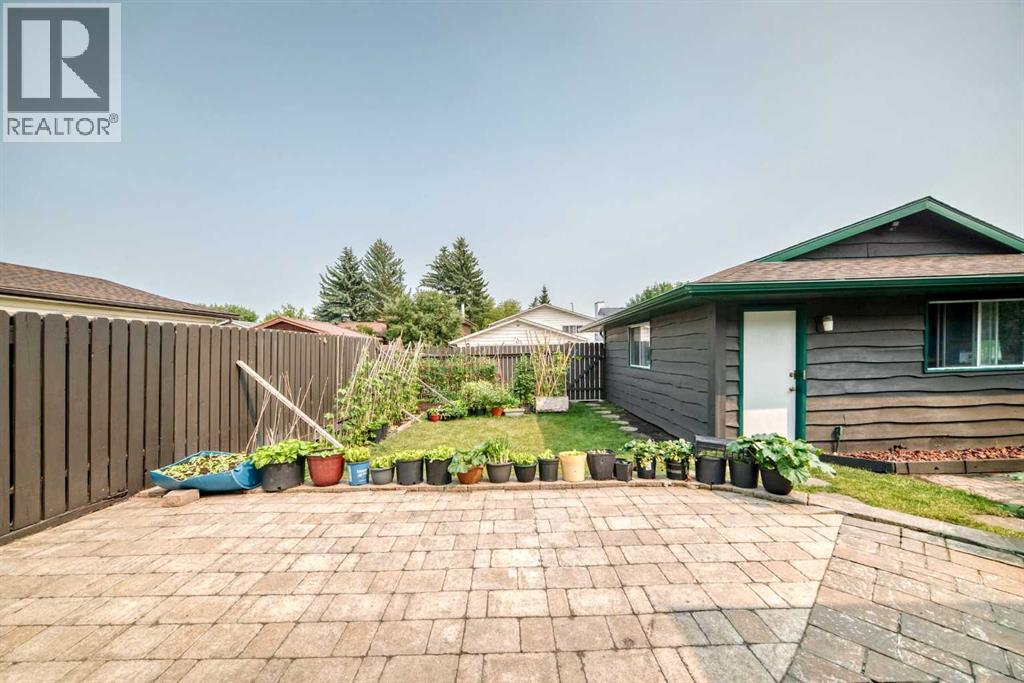 11 rundlemere Place NE - 43