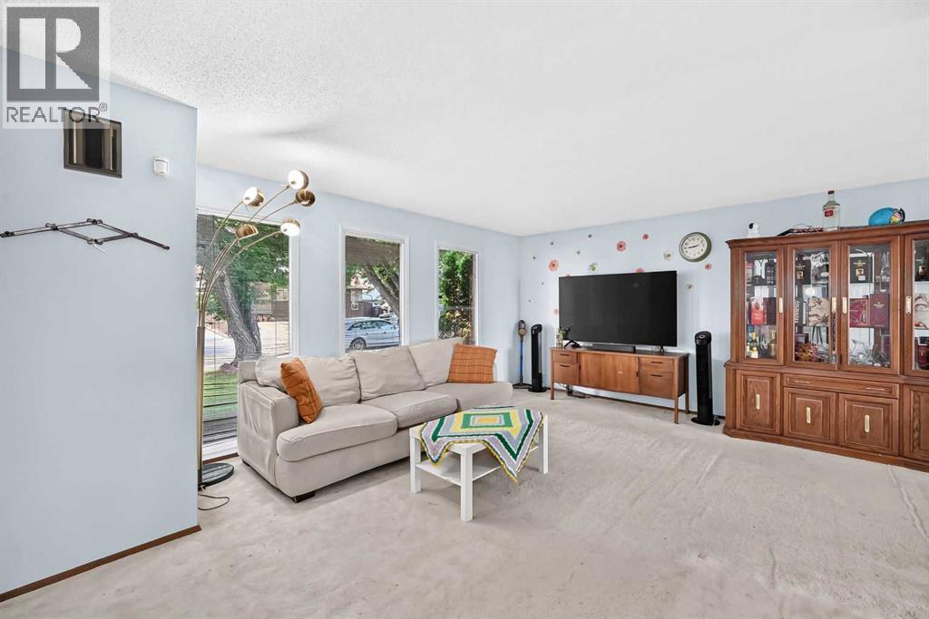 11 rundlemere Place NE - 5