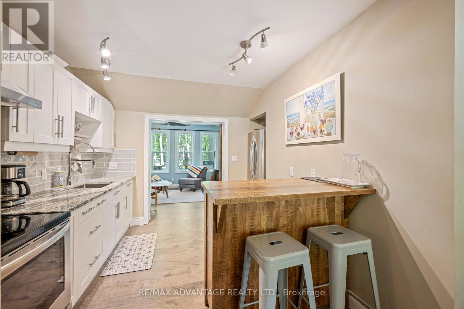 263 ONTARIO STREET S - Image 10