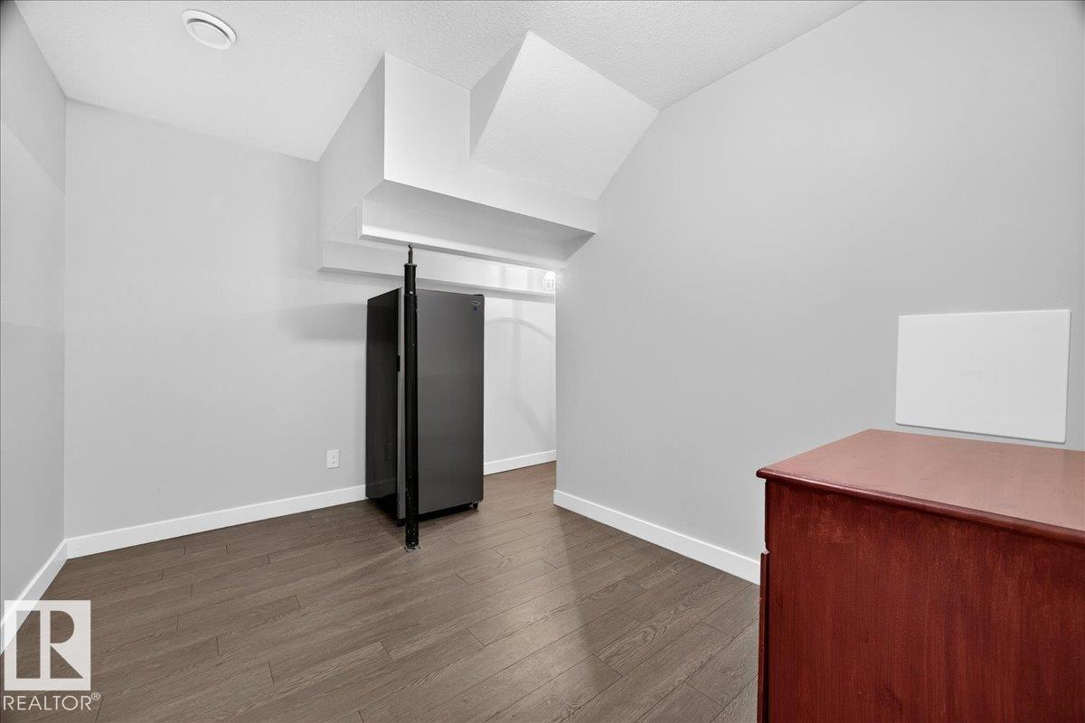 12126 47 ST NW - 27