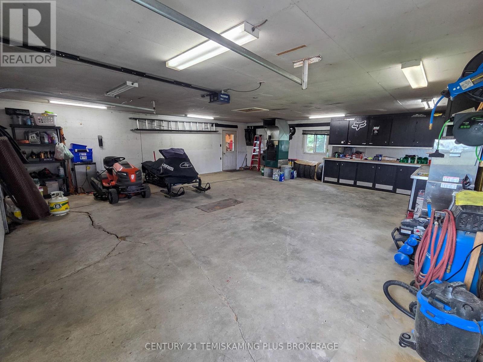 045090 HIGHWAY 562 - Image 38