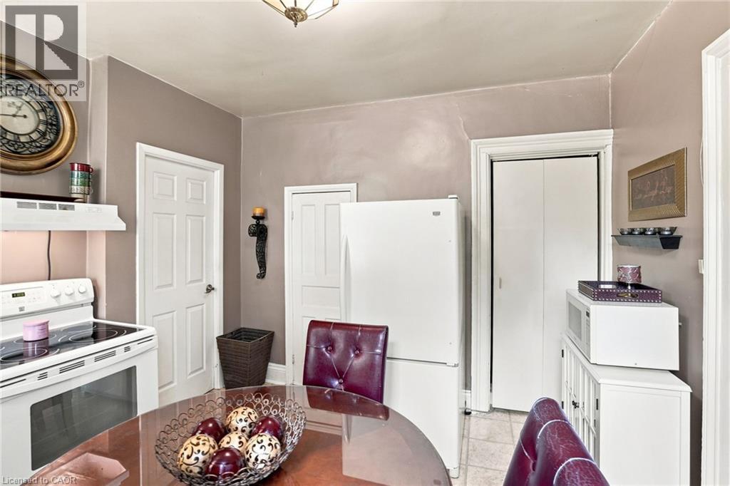 132 EMERALD Street S - Image 16