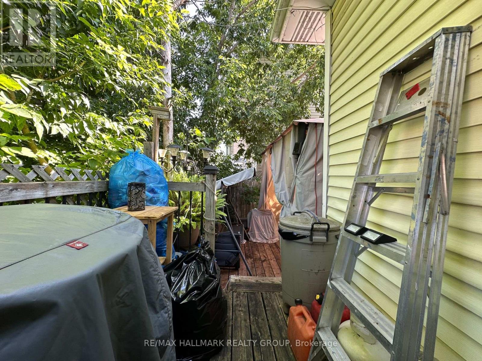 705 LAVIOLETTE STREET - 10