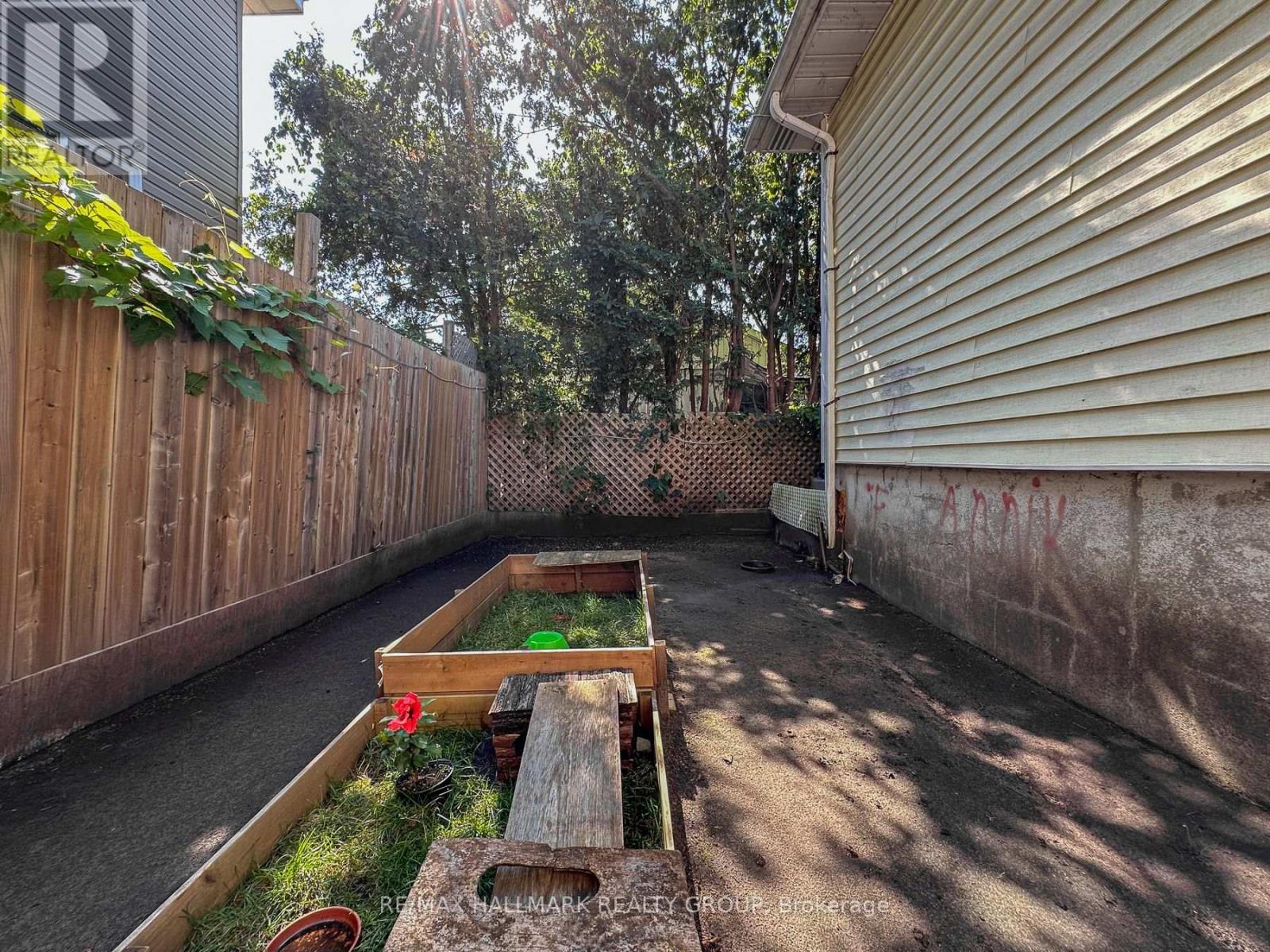705 LAVIOLETTE STREET - 4