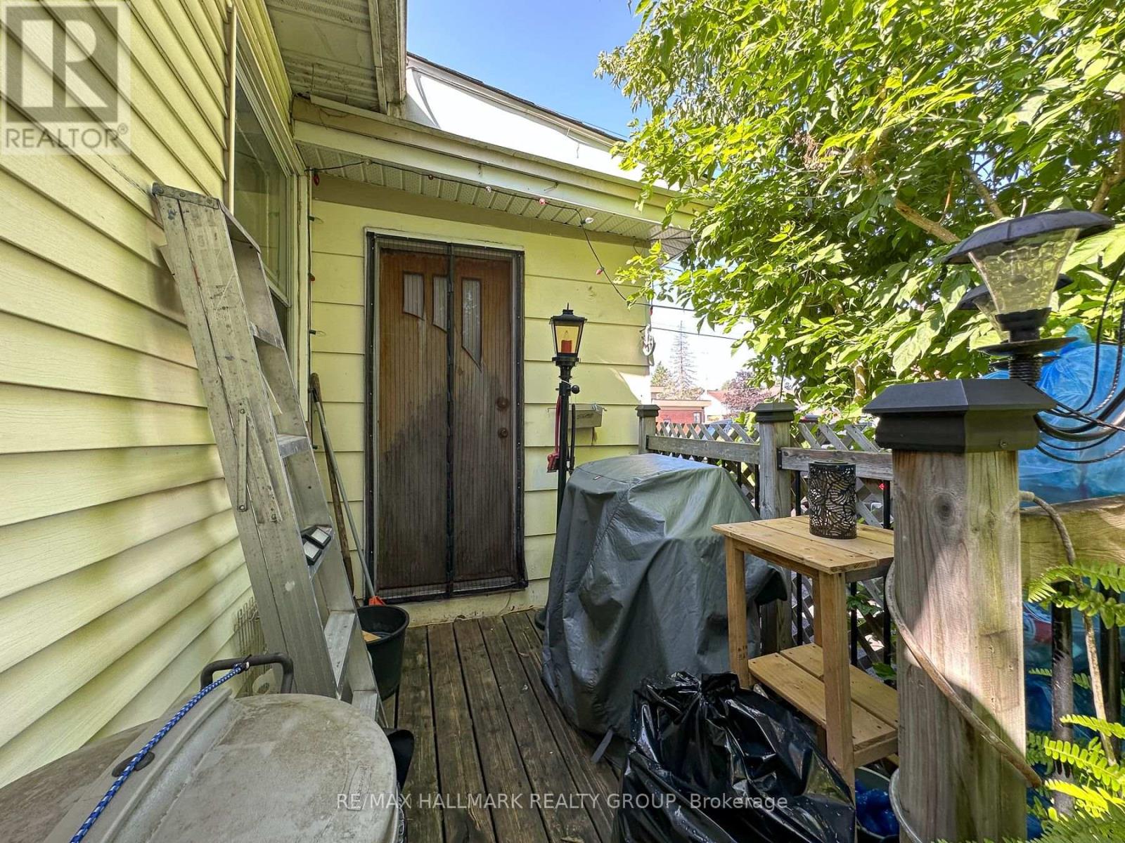705 LAVIOLETTE STREET - 9