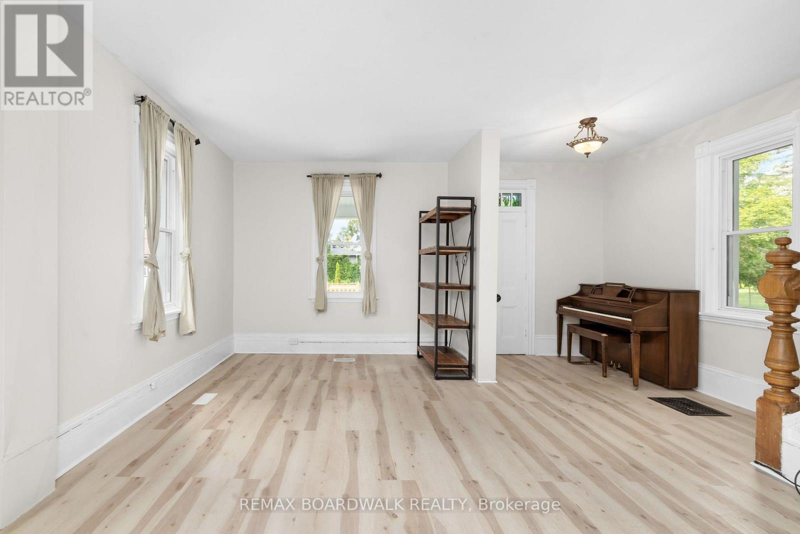 3 Bed, 2 Bath House for Sale in Carleton Place – 291 JAMES STREET, Carleton Place – MLS# X13677822 - Image 6