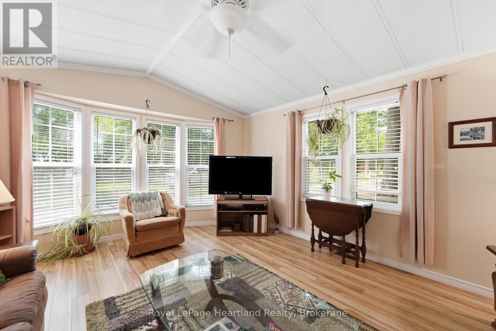 28 IROQUOIS LANE - Image 11