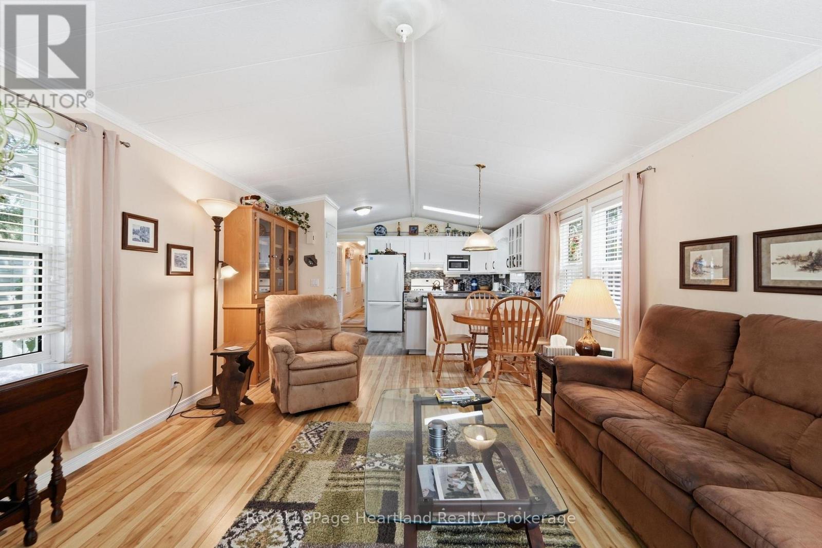 28 IROQUOIS LANE - Image 12