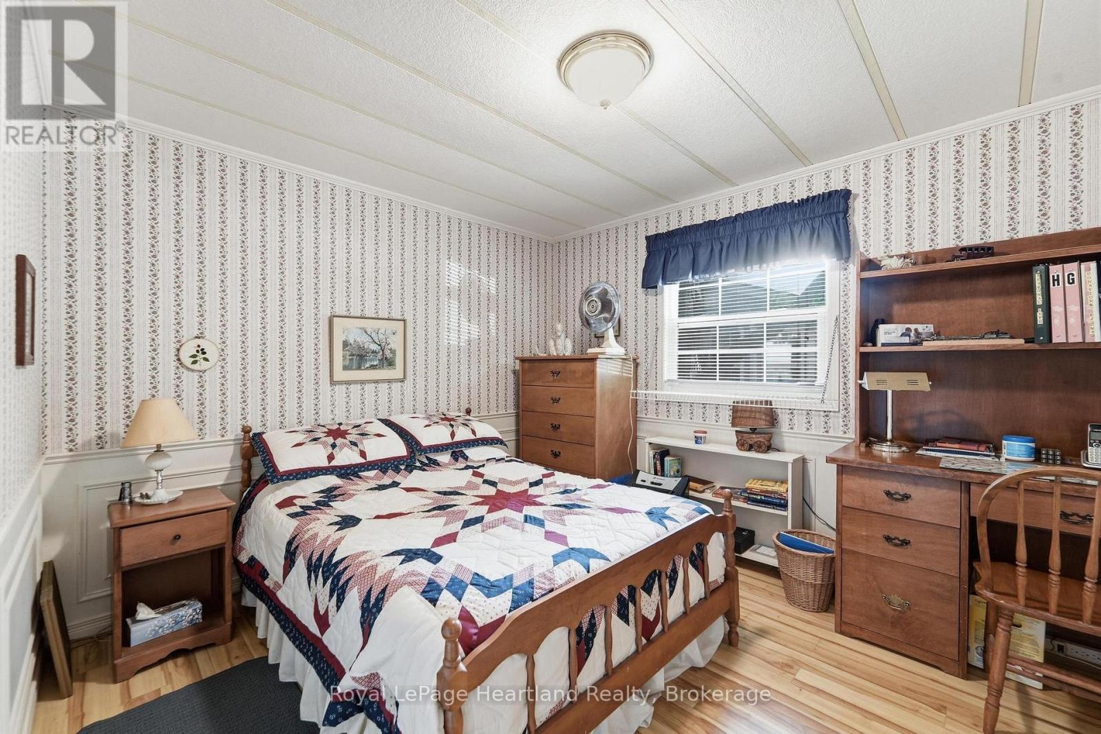 28 IROQUOIS LANE - 13