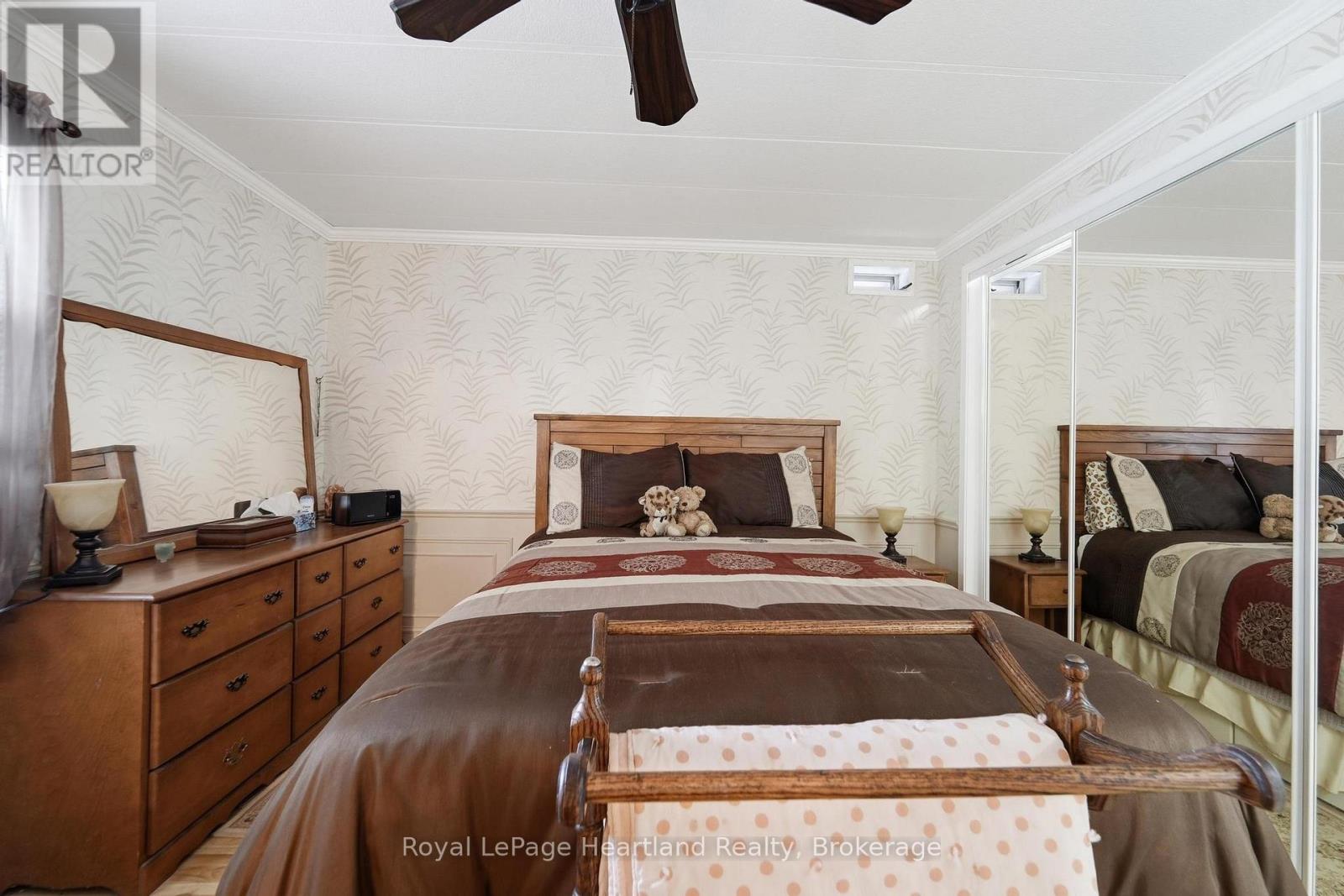 28 IROQUOIS LANE - Image 19