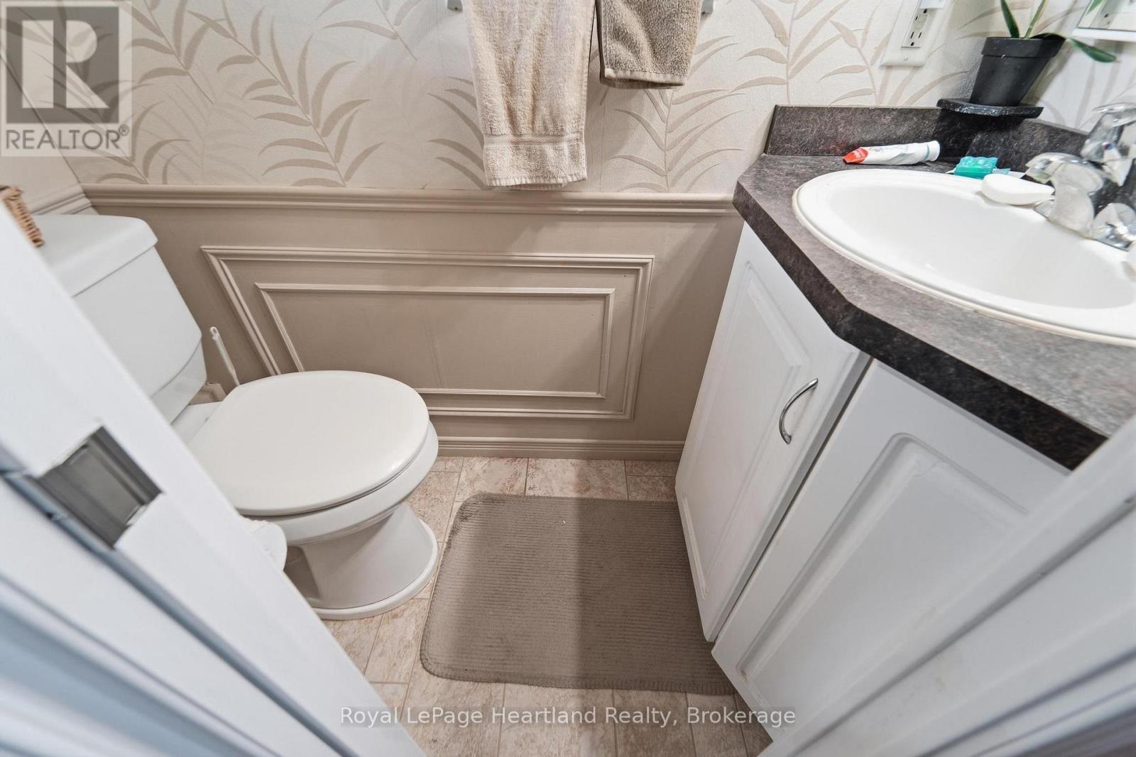 28 IROQUOIS LANE - 20