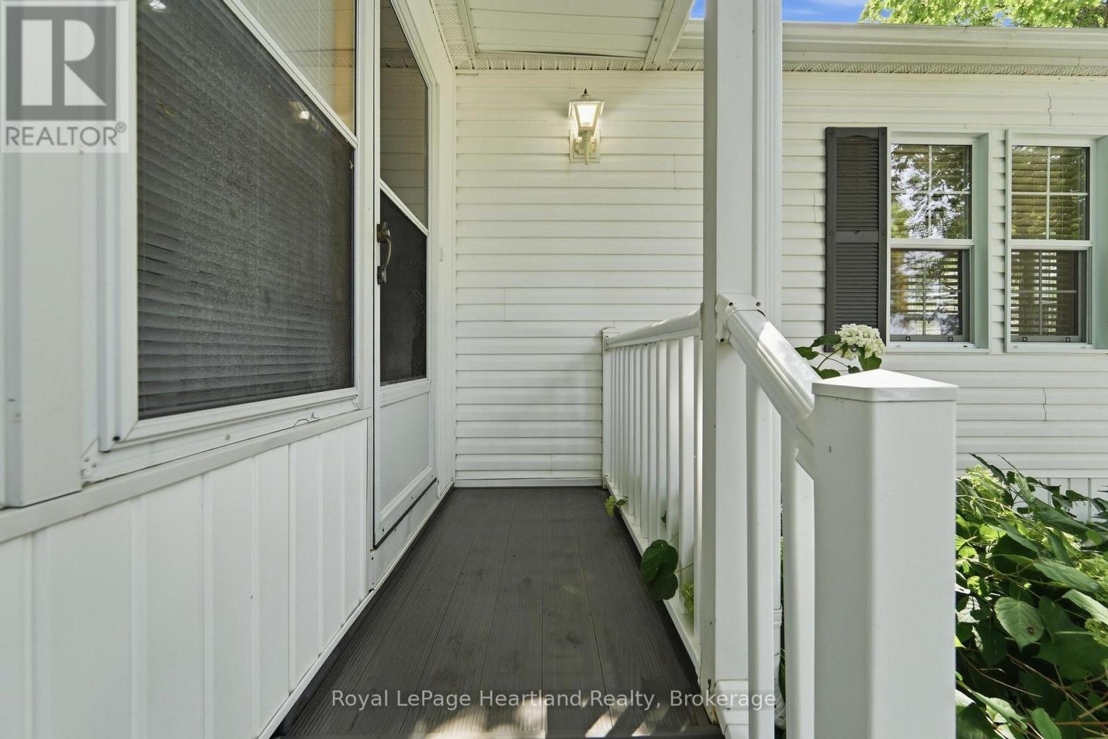 28 IROQUOIS LANE - 22