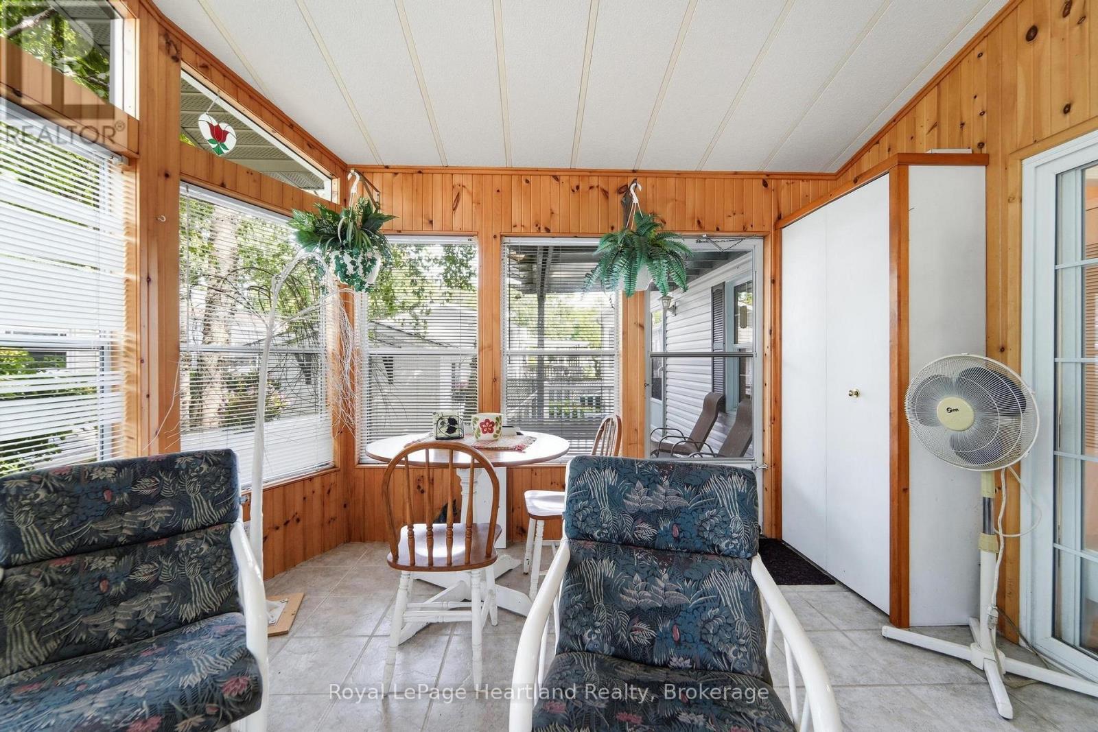 28 IROQUOIS LANE - 5
